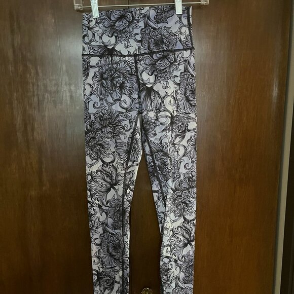 Lululemon Size 4 Floral Leggings - Picture 1 of 3